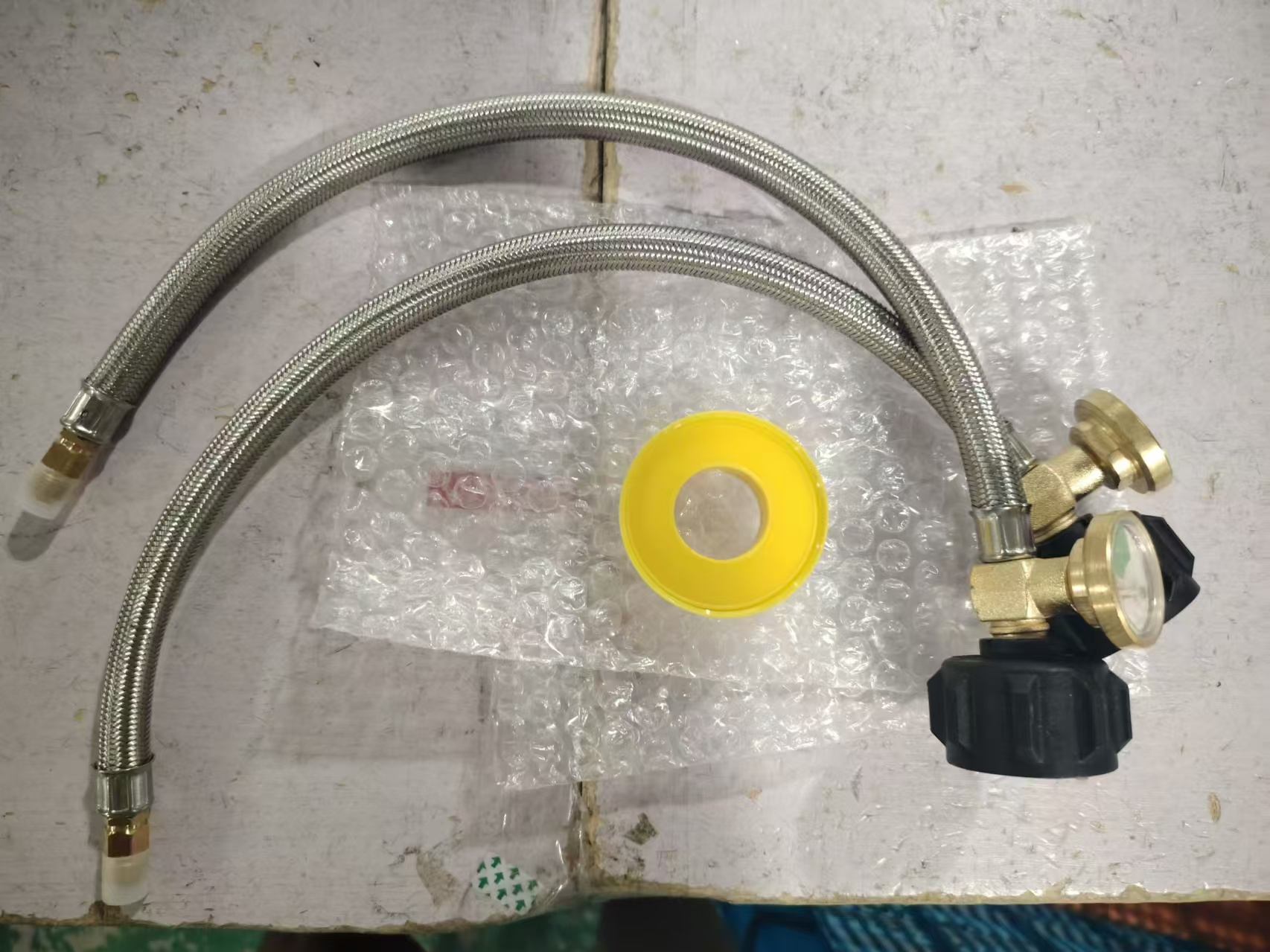2pcs 1/4 'Mangueira de propano invertido de RV com medidor para regulador