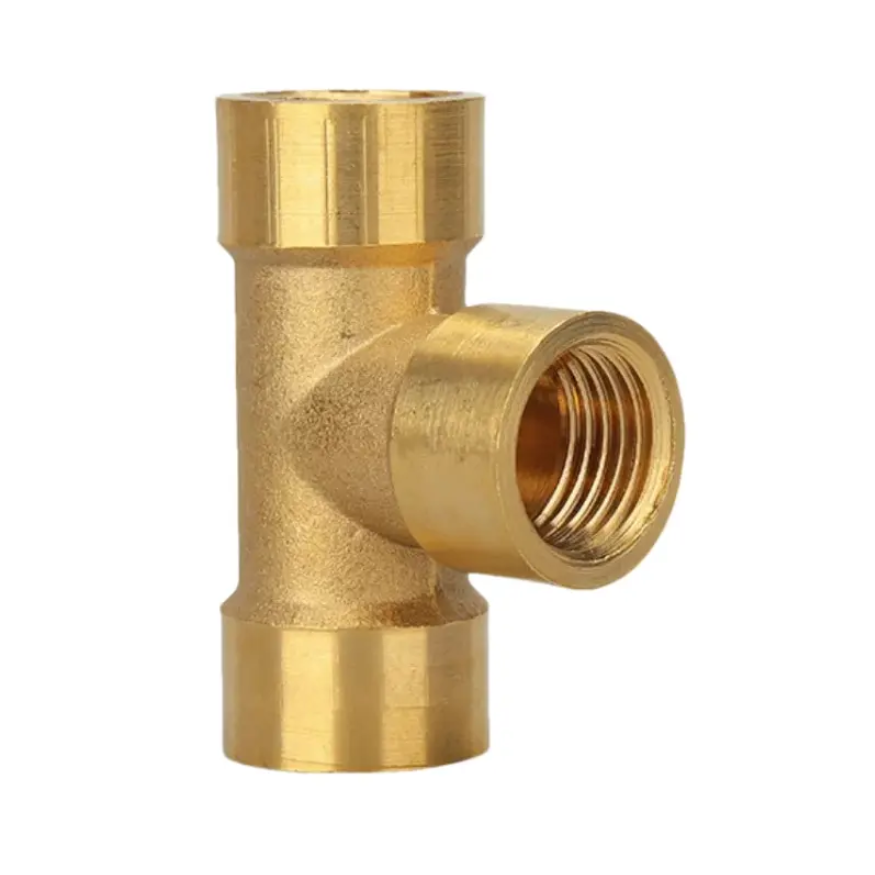 Você deve colocar fita de encanadores em acessórios de latão